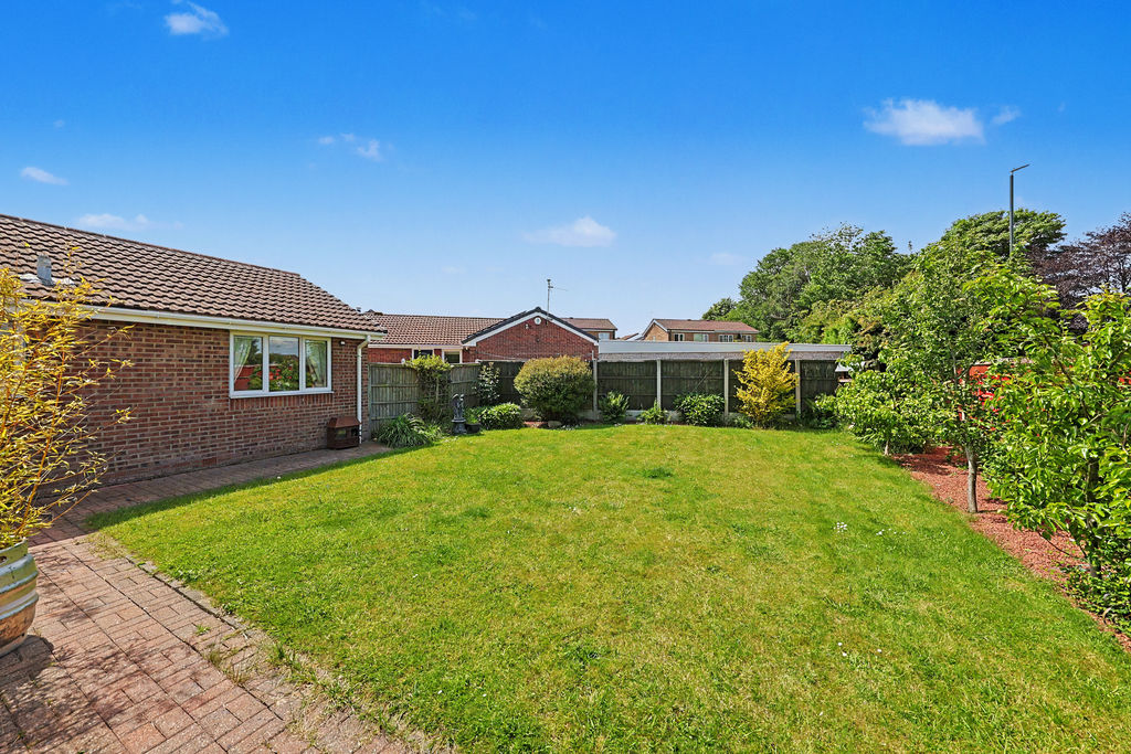 Pewit Close Holmewood